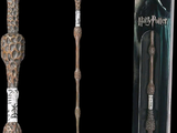 une baguette de Harry Potter et un bâton de baguette dans le colis