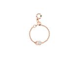 un bracelet en or rose orné d'une émeraude et d'une chaîne