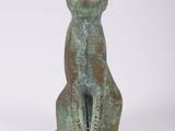 sculpture représentant un chat assis sur ses pattes arrière