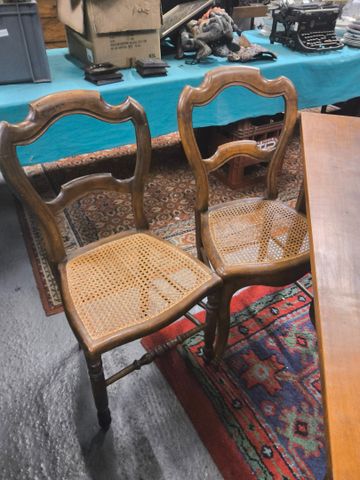 Paire de chaises, de style Louis Philippe. Assises cannées 