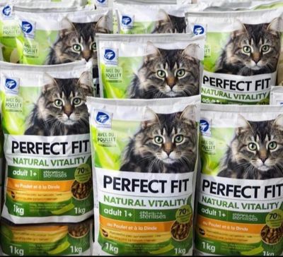 Lot de 18 paquets de croquettes pour chat perfect fit de 1 k…