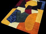 une image représentant un tapis multicolore sur fond noir