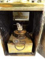 Boussole de marine en laiton munie d'une lampe latérale. (photo 5)