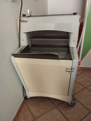 Trancheuse à pain MODENA.