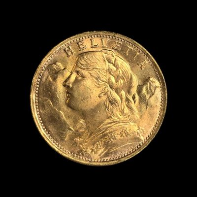 gros plan d'une pièce d'or sur fond noir