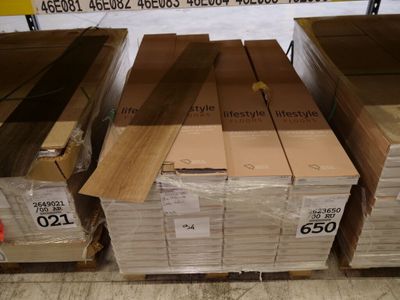 plusieurs boîtes empilées les unes sur les autres