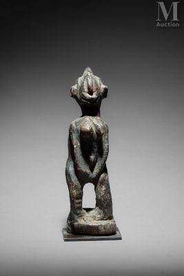 an image of a statue of a man with a hat on his head
