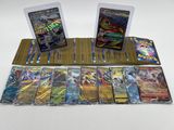 beaucoup de cartes sur la table avec beaucoup d'entre eux