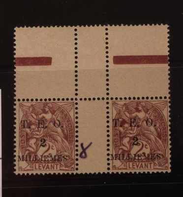 deux timbres avec la photo d'un homme et d'une femme