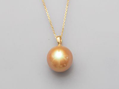 Pendentif en or jaune 750°/°° (18K), serti d'une perle de cu… - Photo 1