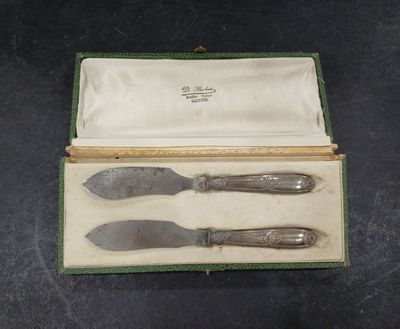 Dans un écrin à la forme (mauvais état) -Paire de couteaux à… - Photo 1