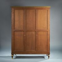 Armoire en noyer mouluré surmontée d’une galerie ajourée en … (photo 4)