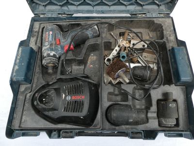 Visseuse BOSCH GSR 12V avec chargeur, batterie et accessoires - dans c - Photo 1