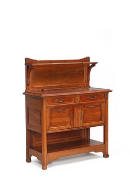une photo d'une commode en bois avec des tiroirs et une étagère