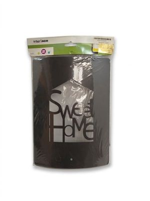un paquet de papier toilette avec un autocollant sur lequel est écrit « Sweet Home »