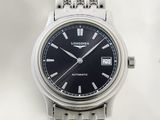 une photo d'une montre Longines avec un cadran noir et un bracelet argenté