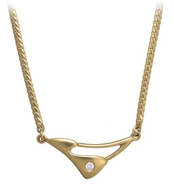 un gros plan d'un collier en or orné d'un diamant