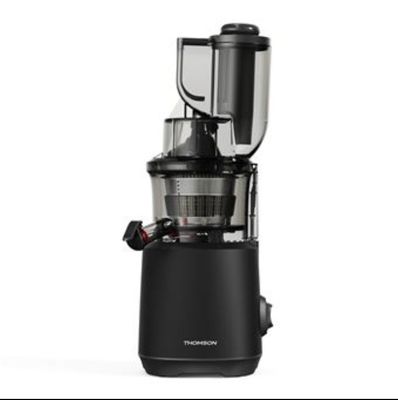 un gros plan d'un extracteur de jus noir sur fond blanc