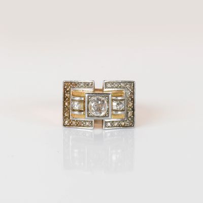a close up of a pair of gold and diamond earrings