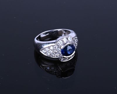 Bague or blanc 750/1000ème sertie d'un saphir monté semi ser…