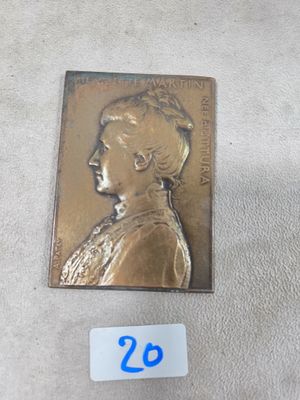 Patey. A . Médaille en bronze : Henriete Martin.