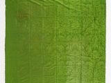 une image représentant un tapis vert sur fond blanc