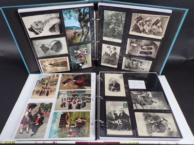 2 gros albums modernes avec + de 340 cartes postales sur les…