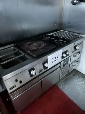 Piano et plancha, 2 feux vifs, plaque coupe-feu, bain marie,…