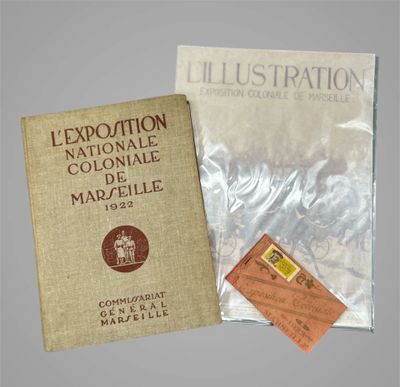 une image représentant un livre et un livret posés sur une table
