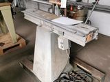 a machine that is sitting on a table in a room