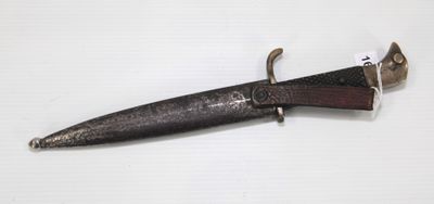 a knife that is laying on a table