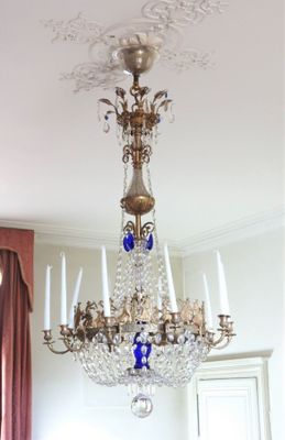 a chandelier that is hanging from the ceiling