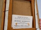 une photo d'une photo représentant une personne tenant une pancarte