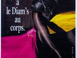 une affiche représentant une femme en collants et bas, vêtue d'une cape rose