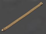 un bracelet en or 18 carats à maillons de type « curb »