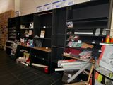 une pièce remplie de nombreux objets différents