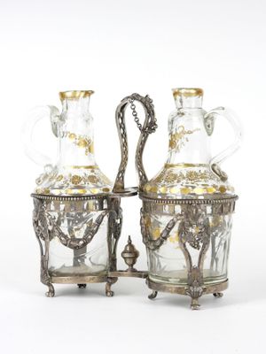 paire de vases en argent et en verre, munis d'anses et de poignées
