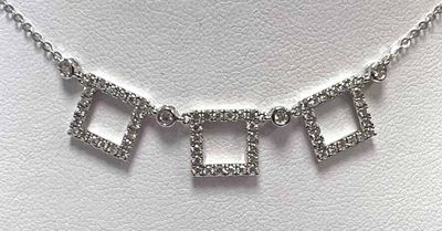 Collier en or blanc 750°/.(18K) orné de motifs géométriques …