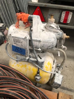 an image of a compressor with a hose attached to it