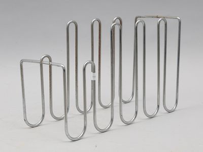 un support métallique comportant plusieurs tiges métalliques