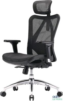 une chaise de bureau noire avec une assise et des accoudoirs noirs