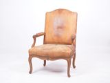 une image d'une chaise en cuir marron sur fond blanc