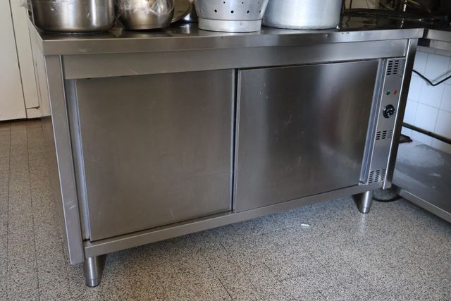 Placard inox chauffant deux portes coulissantes. L : 140 cm