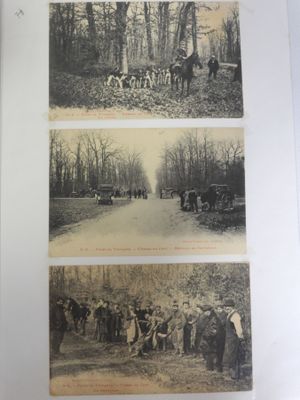 trois vieilles photos en noir et blanc représentant des personnes et des chevaux dans une forêt