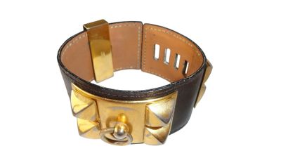 HERMÈS - Bracelet Collier de chien siglé en cuir brun serti de bossage - Photo 1