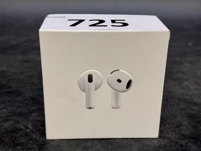 Des AirPods d'Apple se trouvent dans une boîte blanche posée sur une table