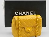 Mini sac à rabat Chanel en cuir d'agneau matelassé jaune