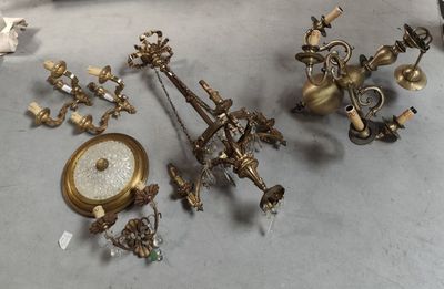 a lot of antique items that are on the table