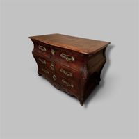 Commode de style tombeau d'époque LOUIS XV à façade et cotés… (photo 6)