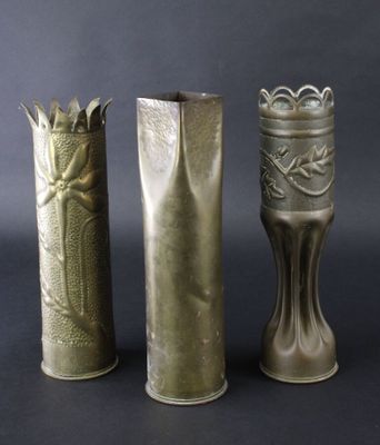 [1ère GUERRE MONDIALE] Lot de 3 douilles d'obus travaillées,… - Photo 1